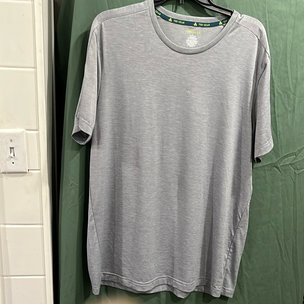 Men short sleeve shirt by Tek Gear size large light gray round neck